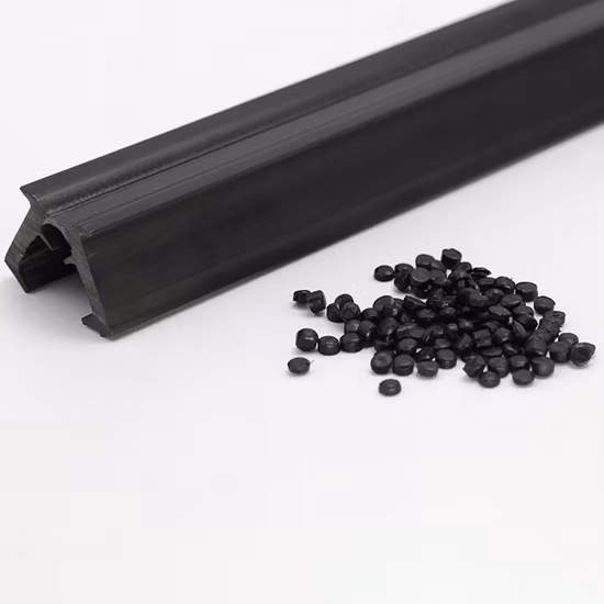 Gránulos de PVC reciclado Transparente/Blanco/Rojo/Negro/Amarillo Color diferente para tuberías y accesorios